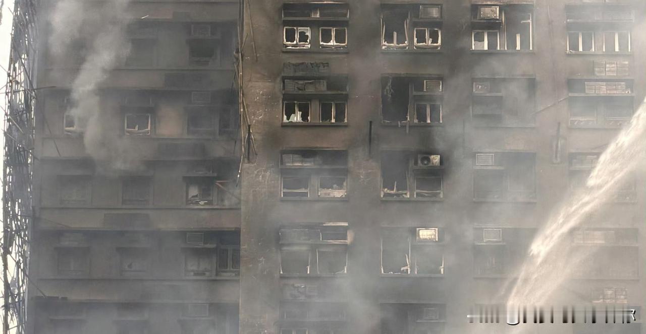 看到香港大火的新闻，我退掉了刚订的32楼新房。第一，我决定只看现房，绝不买
