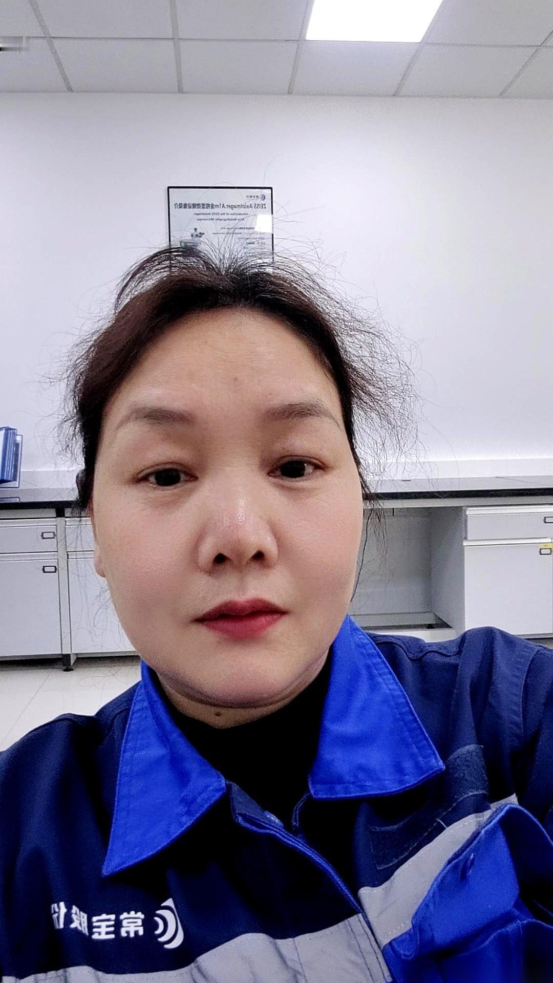 下个月15号，我就要从这间办公室彻底消失了。今天一早，那个新来的小伙子已经坐在