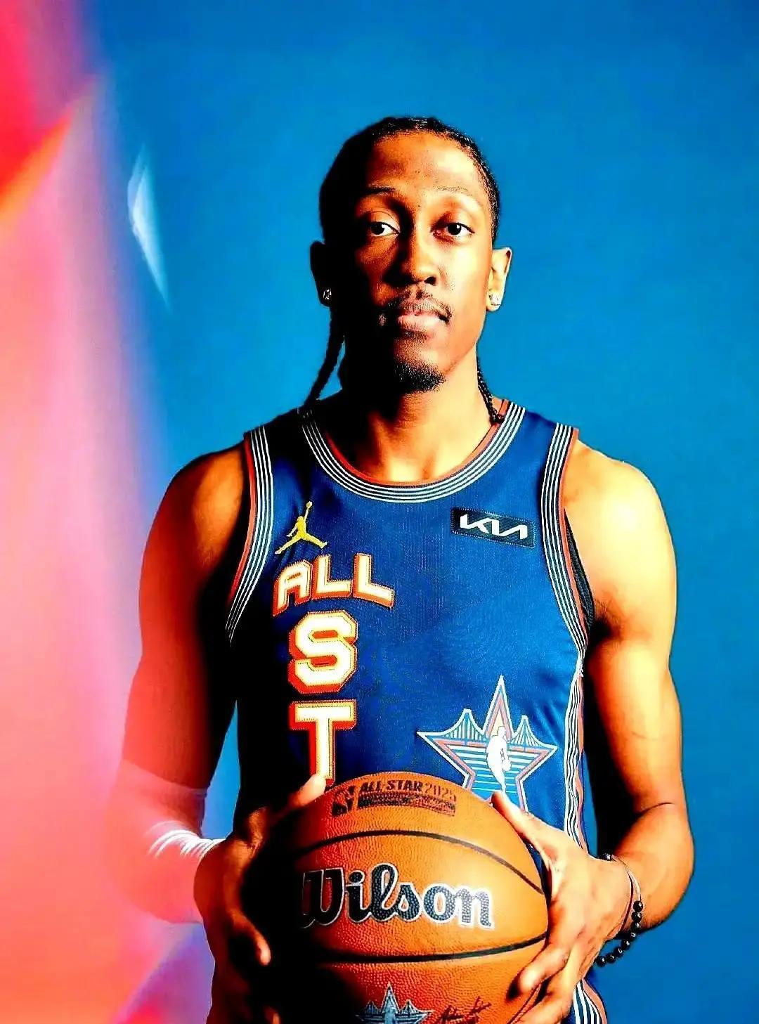 他丢了4800万，算了笔账，然后笑了。不是意外。他的合同里白纸黑字：打满6