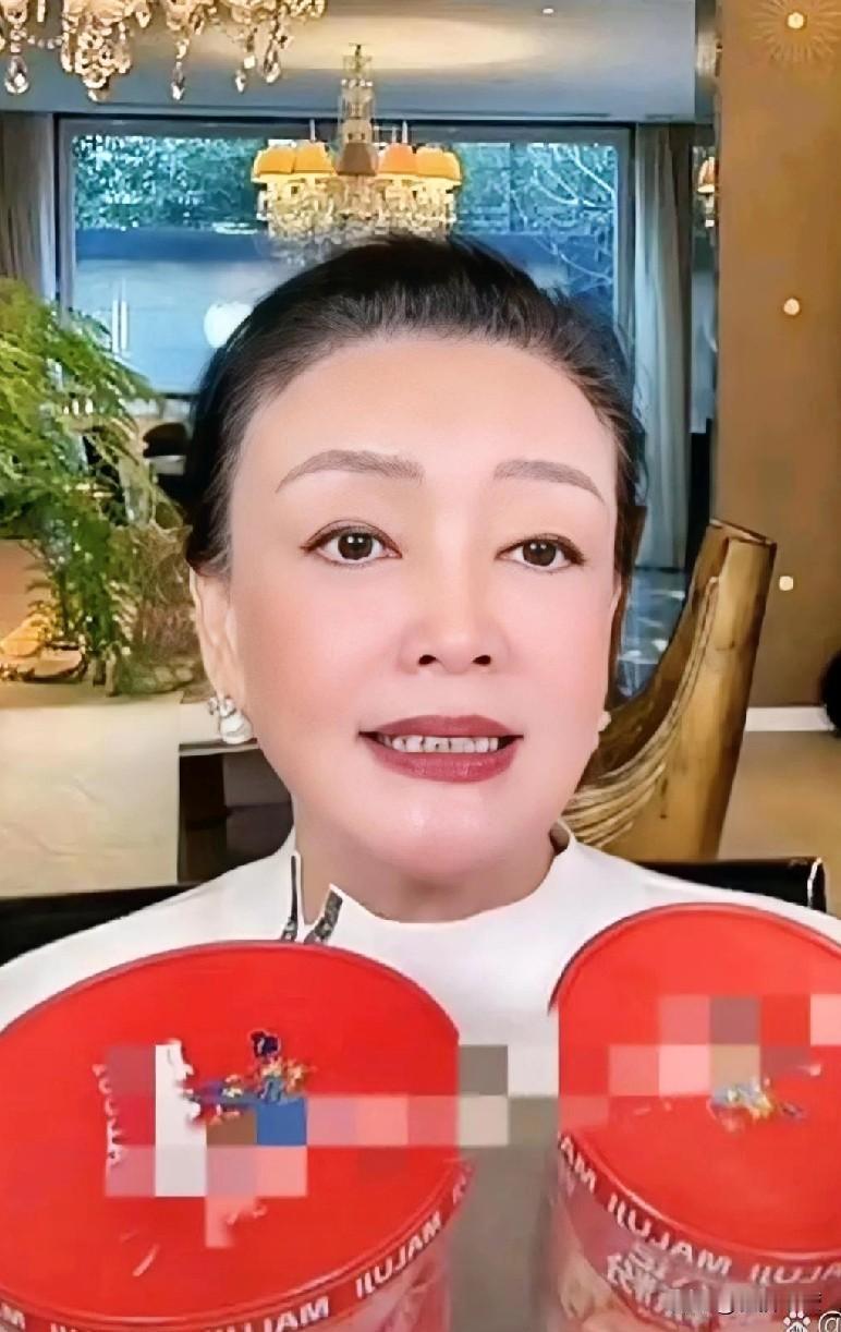 兰姐已经有箖箖和玥儿了，对孙子孙女疼爱有加，对于筱梅生的孩子，有网友问她，喜欢男