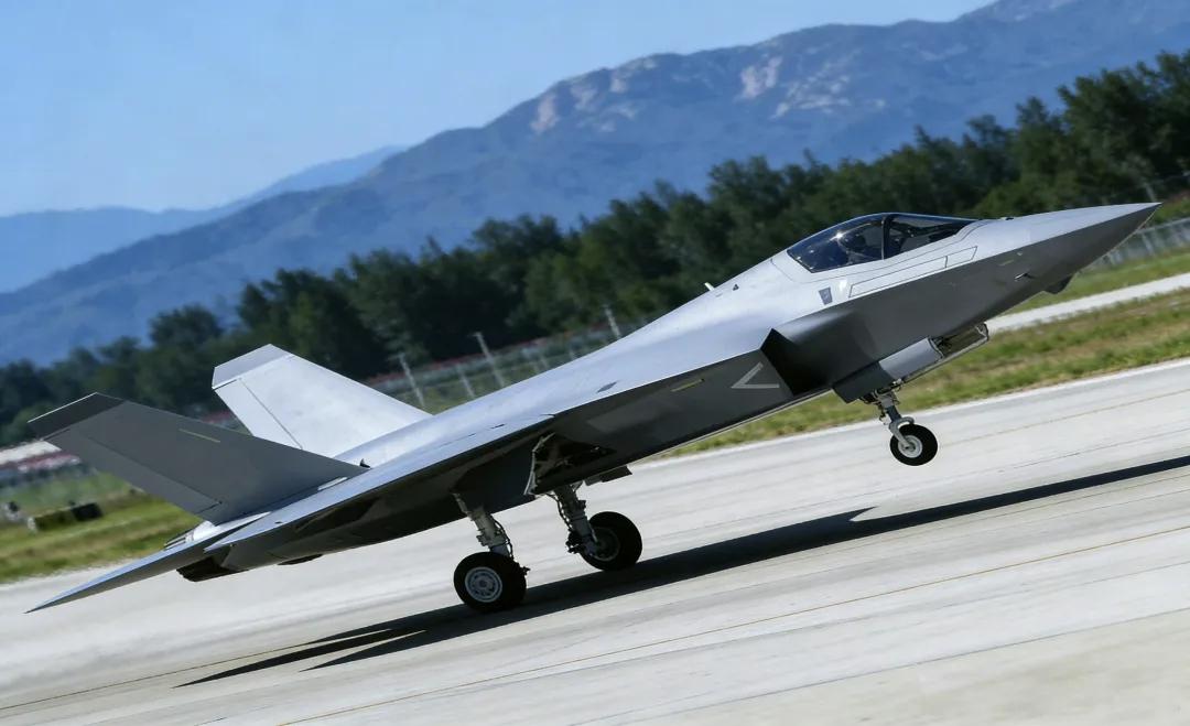 3月8日，据央视军事网站报道，装备图集，歼一35隐身五代机系列是中国🇨🇳自主