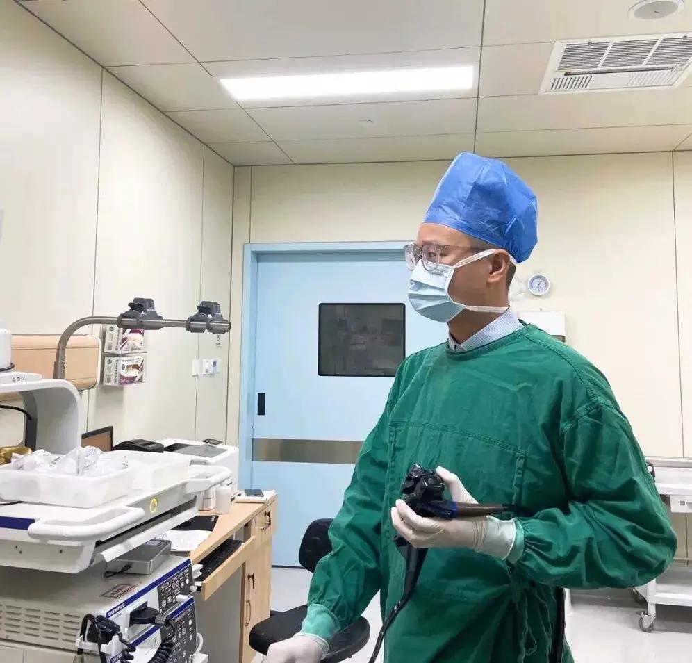 酒局猛如虎！宁波男子聚餐后食管撕裂吐血，医生警告有失控风险聚餐后突然撕裂大