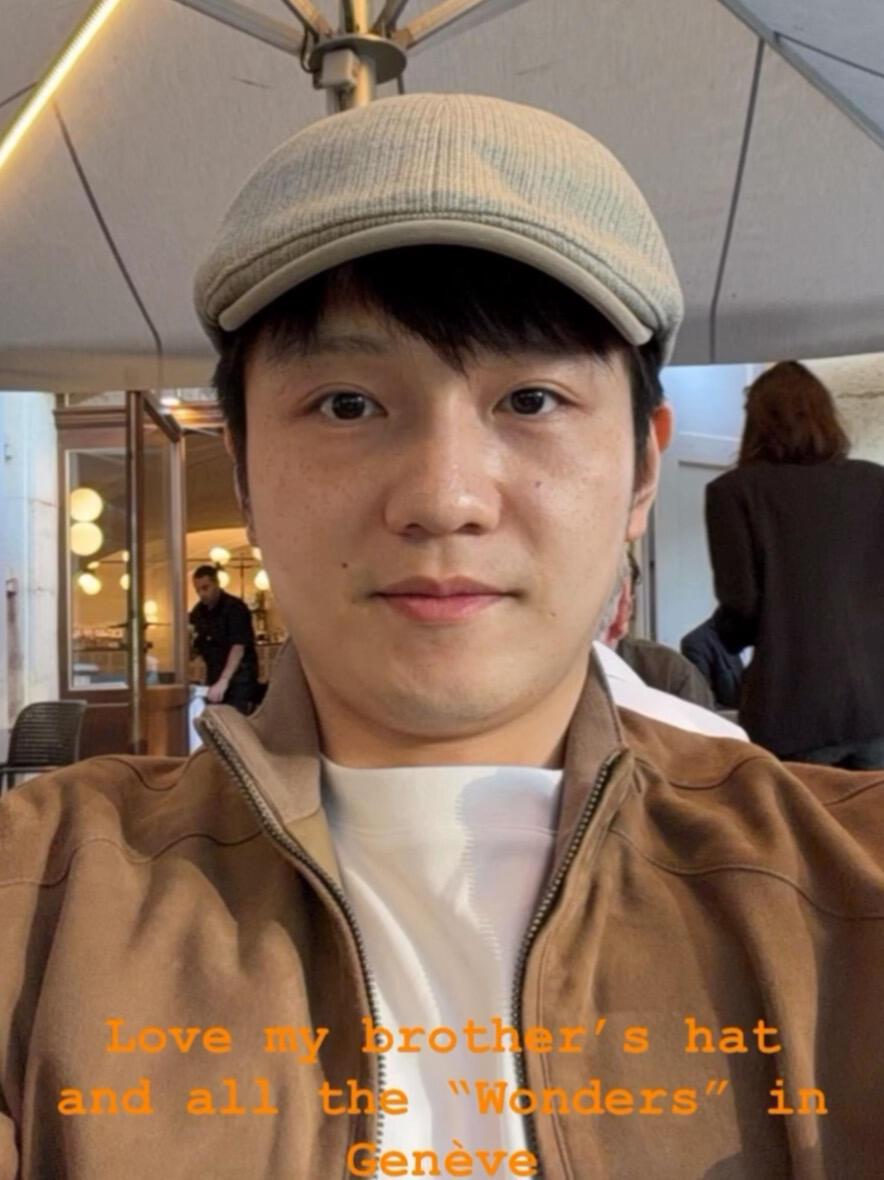 快去看樊振东的最新动态，自拍哇哇，东哥你是懂我们的，一看这手法就是自拍！就这样