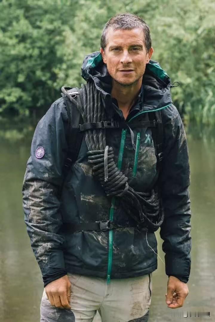 贝爷都点赞了，这届选手真不是闹着玩的！32天，15个人还活着，有人靠椿树搓出