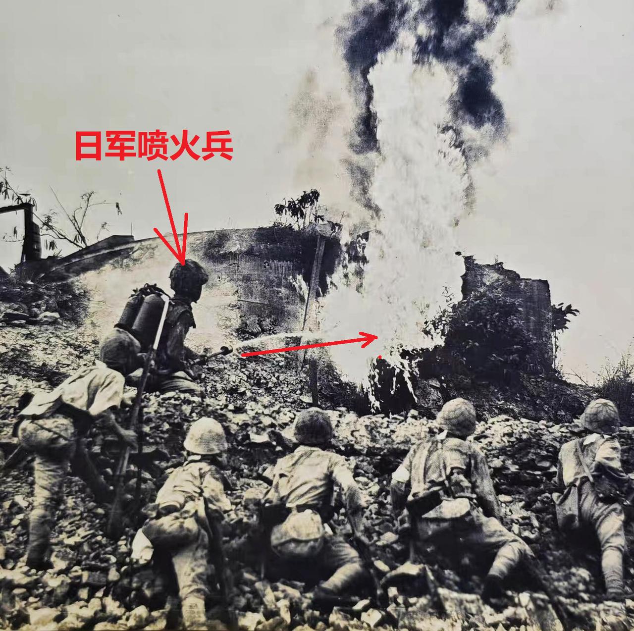 1941年，湖南长沙，为了应付薛岳的“天炉战法”，6名日军士兵使用喷火器进攻薛岳