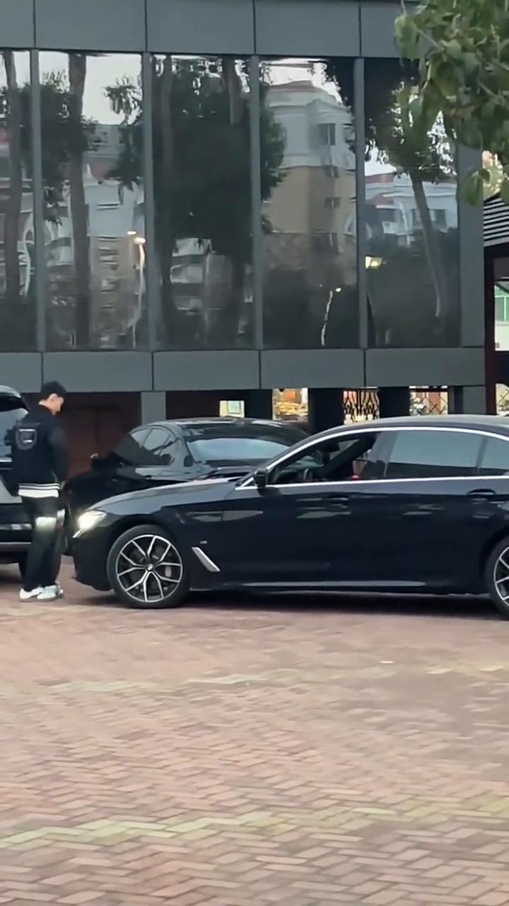 我来了，刚才怎么没注意他的铁锤那么大？臭狗熊，受死吧！绝了！好厉害，超搞笑。