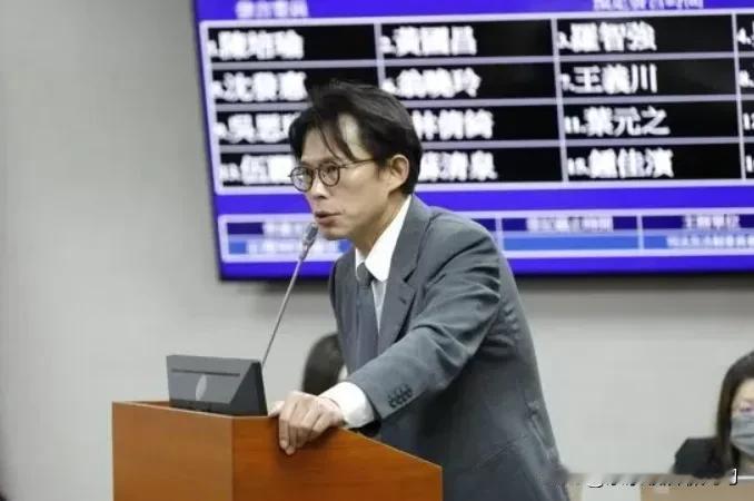 黄国昌听了蔡正元的支招，打算要弹劾赖清德了。他先伙同国民党立委罗智强、王鸿