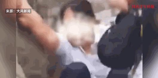 “严查到底！”7月8日，陕西西安，一处小区里的一楼业主，纷纷把小区里的公共绿化改