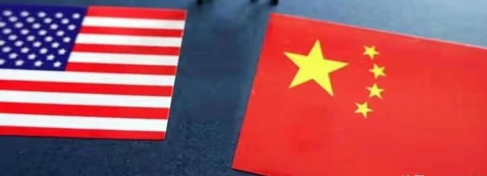 人民币未来将逐步升值在2025年深圳香蜜湖金融年会上，中国财经权威人士黄奇帆