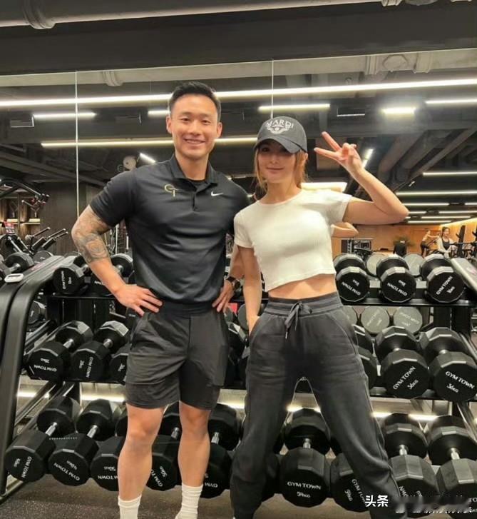 我就奇了怪了香港女星怎么那么爱找健身教练前有李施嬅，今天阿sa认爱Elvis