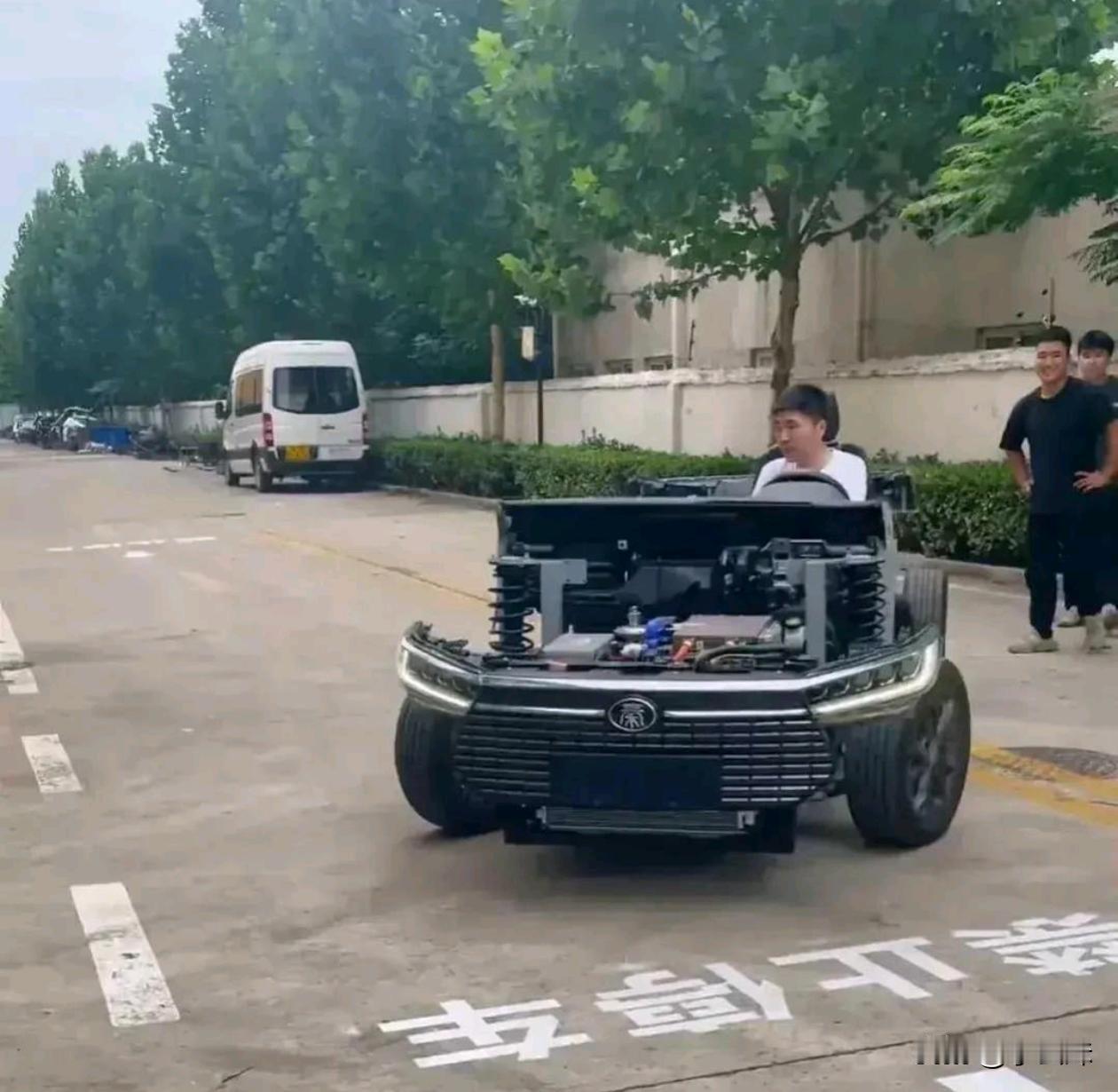 电车的构造如此简单，为什么卖得比油车还贵呢？