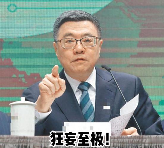 岛内传出消息，台湾“行政机构”负责人卓荣泰于11月25日，在接受采访的时候公然叫