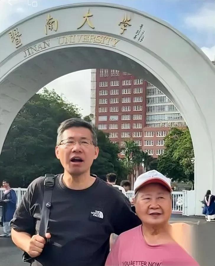 清华博导郑毓煌逛广州高校碰了壁你猜哪所学校最敢开门？他特意伪装成普通