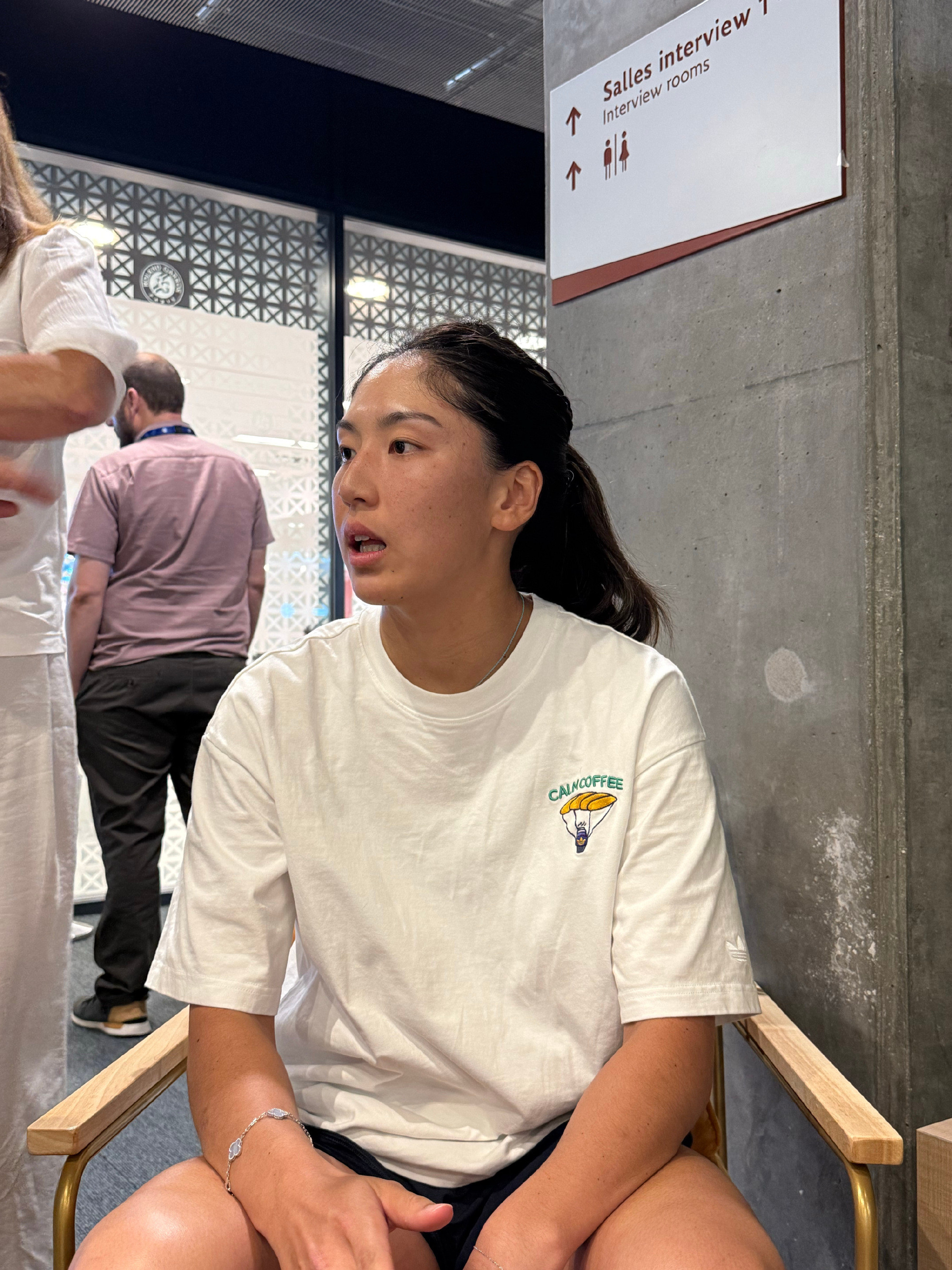 王欣瑜：“对手指错误球印给主裁，赛后说不想跟我握手。” 王欣瑜赛后发布...