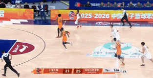 上海久事中锋怀特塞德真是让人目瞪口呆！在今天上海久事主场迎战深圳马可波罗的比赛中