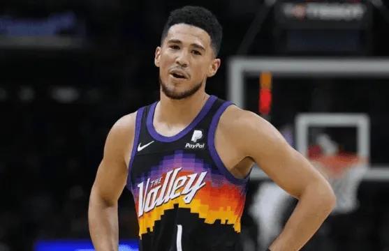 历史得分榜100位，布克未来有机会冲击3万分吗？目前布克生涯得到17301分，超