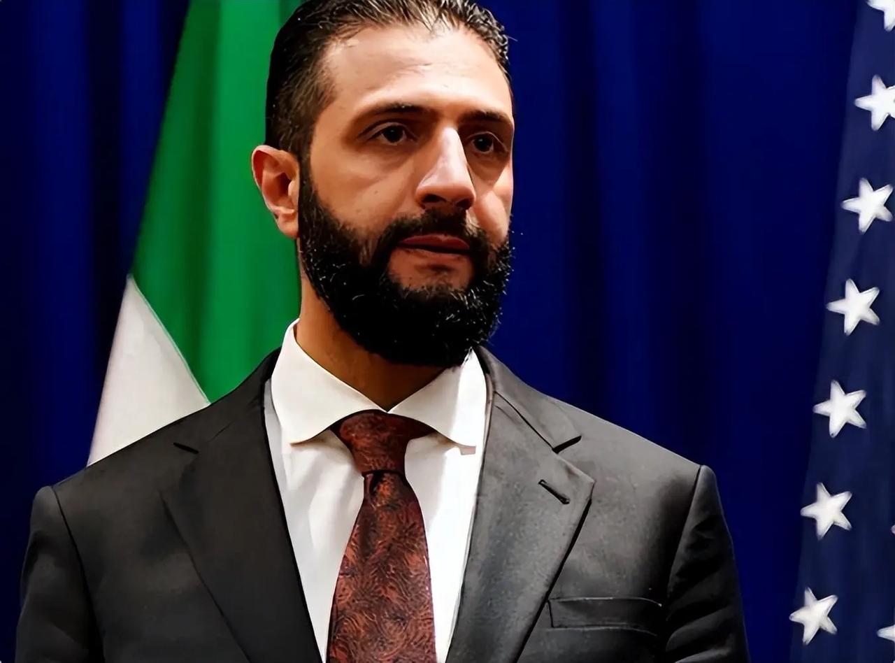 朱拉尼做到了，叙利亚大一统实现，赶跑了全部美军基地！叙利亚总统宣布：最后一辆