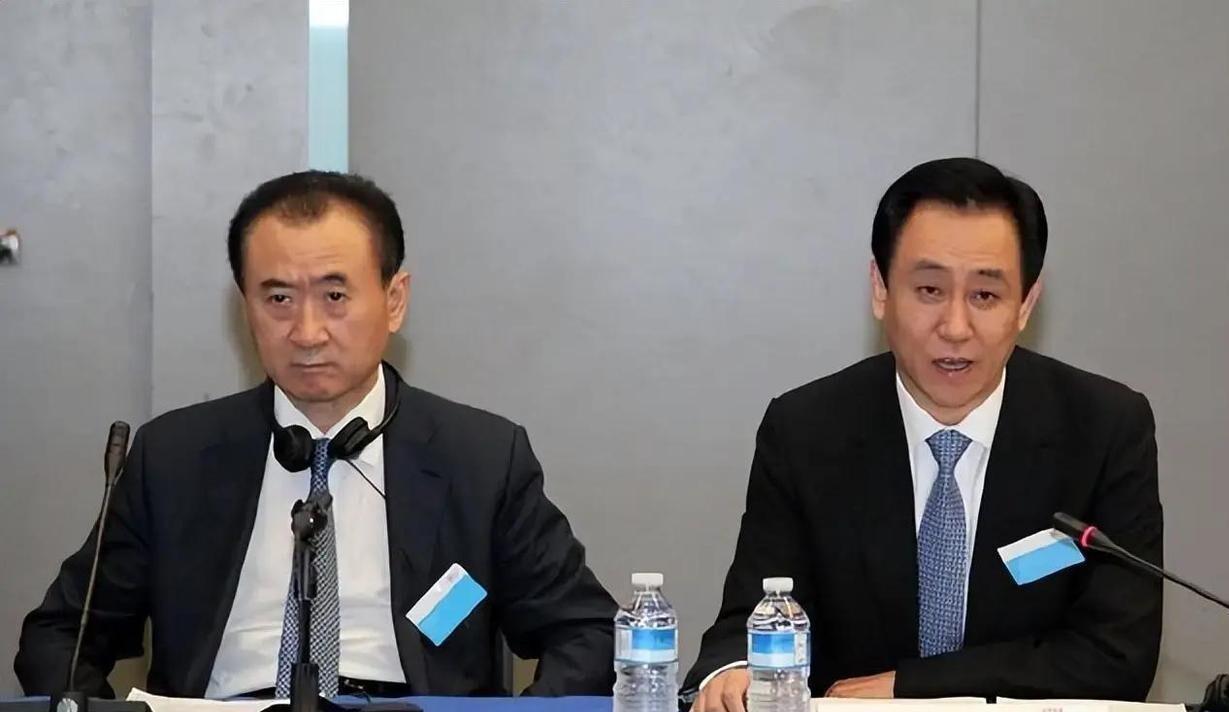王健林72岁，他的万达比恒大早爆雷4年，欠债几千亿，但他没有想法转移现有资产，而