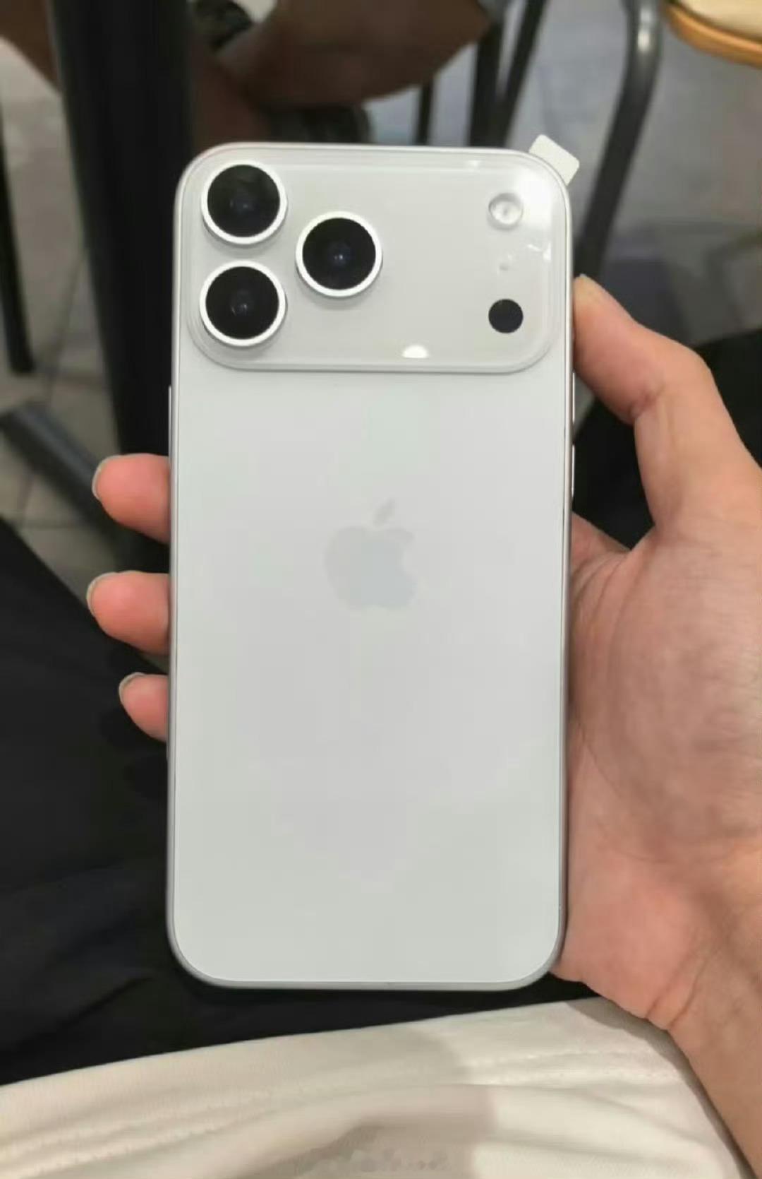iPhone17ProMax最新机模看了这么久了这个后置相机Deco还是觉