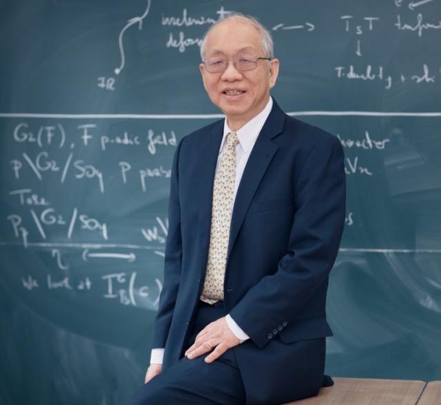 并不是他们不给，而是丘成桐不要！美籍数学家丘成桐在清华任教，当他在2024年10