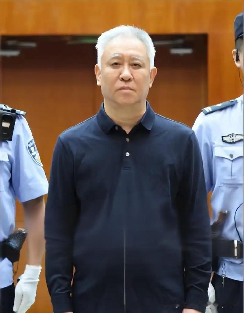 简单来说，恒大这2.4万亿债务是恒大集团的企业债务，不是许家印个人债务，国家不会
