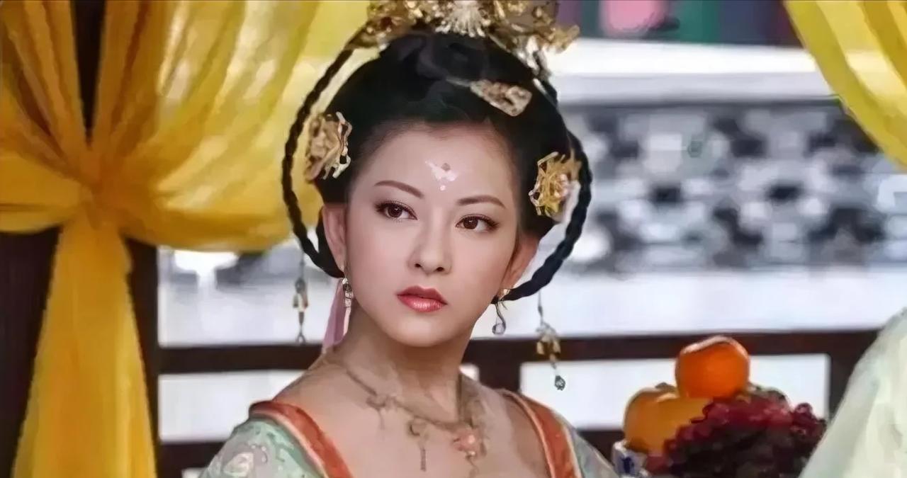 公元712年，太平公主被唐玄宗追杀。她带着男宠崔湜连夜出逃，在一个阴冷的山洞避难