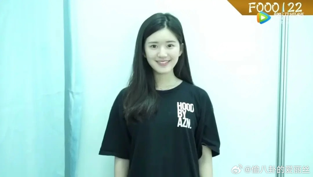 田曦薇绝对是齐头帘里边最好看的，你看别人都不敢留头帘