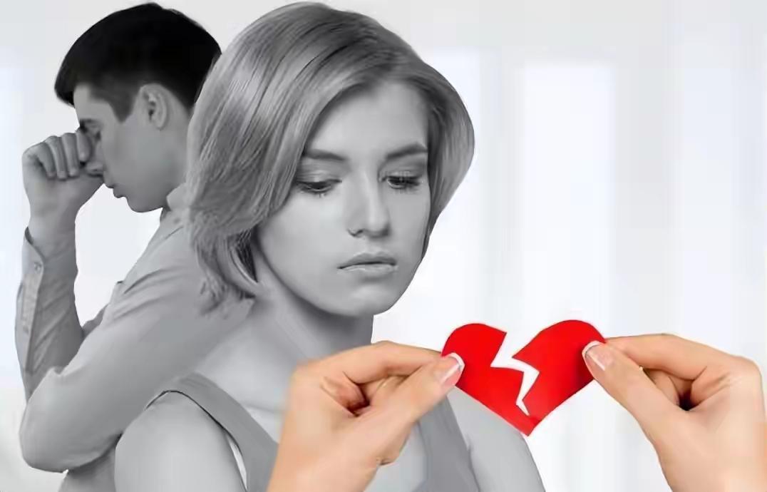 上海男子撞见妻子出轨后沉默一个月，妻子情人主动撤退，她崩溃哭骂：你太狠毒了那