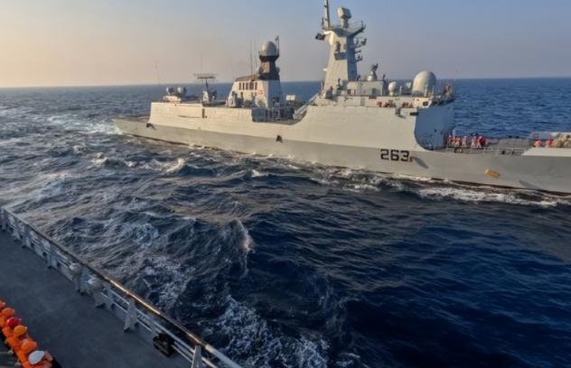 美伊打得天昏地暗的时候，谁都盯着航母、战斧、弹道导弹，没人注意一艘4000吨的中