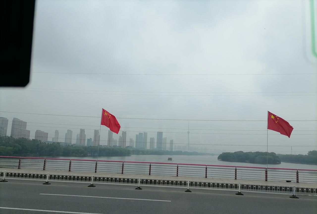 青岛市政府前几年有传，说搬迁到红岛开发区？现在还有这种声音吗？现在青岛市政府所