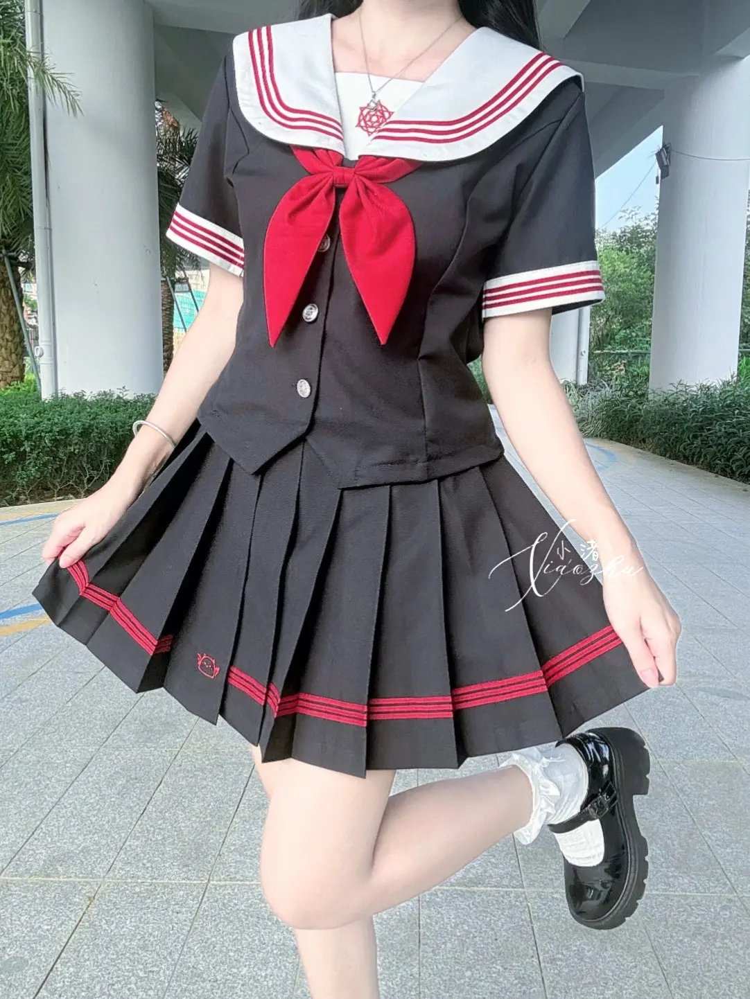 今天穿水手服。