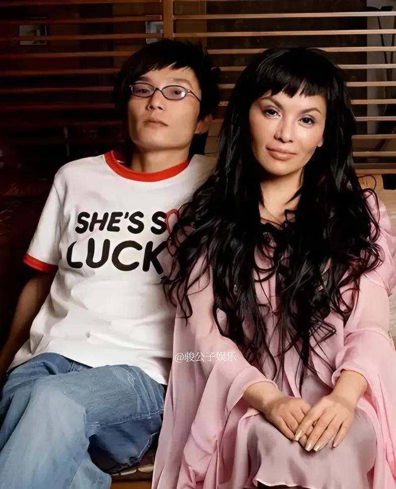 台湾歌手千百惠与内地音乐人高大林的婚姻曾轰动一时。两人于上世纪90年代初相识相恋
