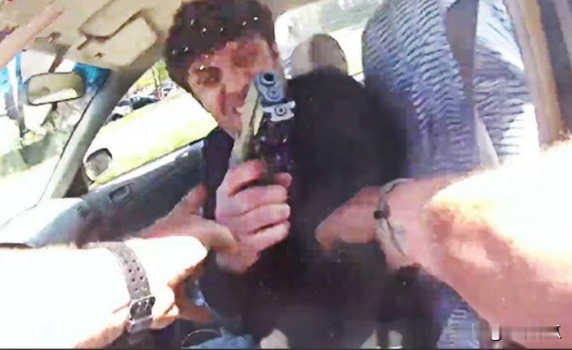 福克斯称，美国国民警卫队袭击者身份曝光，曾与美国陆军在阿富汗合作，此人曾在美国特