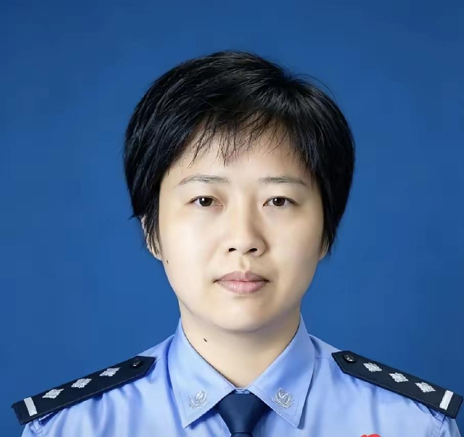 胡丹，女，汉族，1986年出生，中共党员，2010年参加公安工作，现任湖北省襄阳