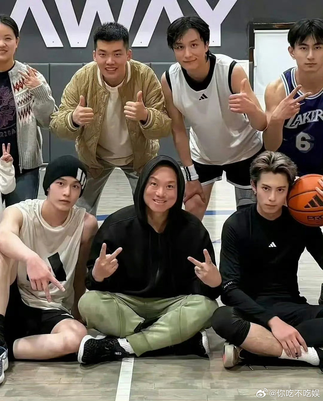 这没有对比就没有伤害王鹤棣真的有点不上镜了