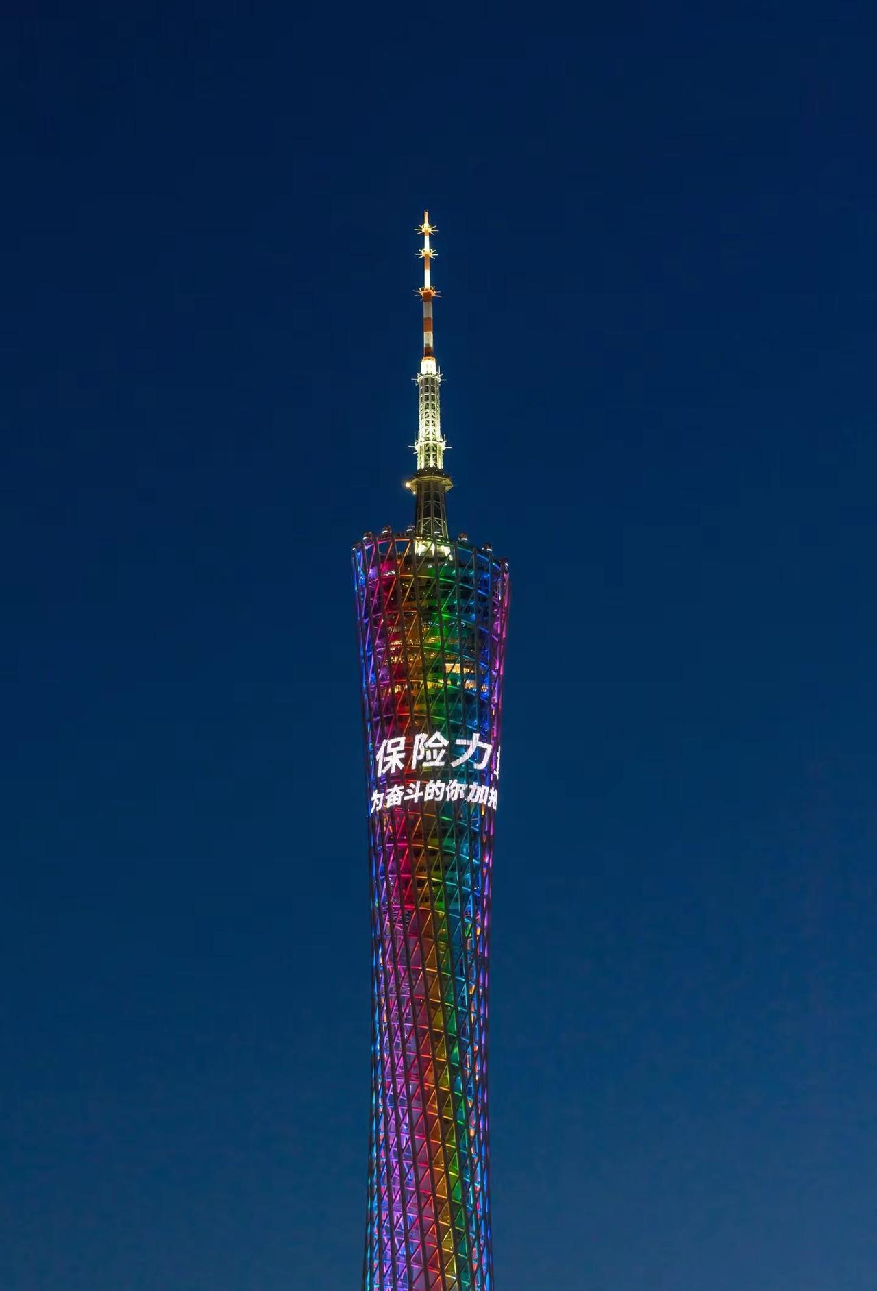 当晚霞遇上羊城的华灯初上，真的是超级温柔和浪漫广州塔夜景珠江夜游珠江新城夜