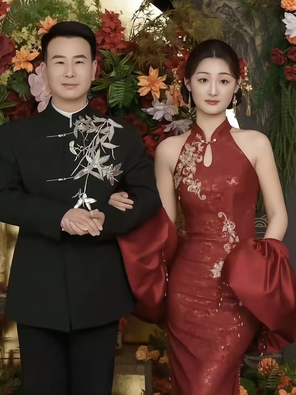 陈亚男订婚，与过往和解，终究放下了近日，大衣哥的前儿媳陈亚男订婚，没有之前的