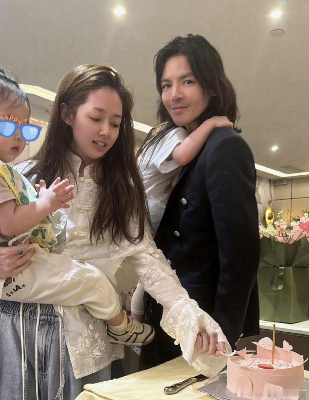 向佐顾着p自己，却忘了他的老婆🤣郭碧婷硬生生被她老公搞成外星人了