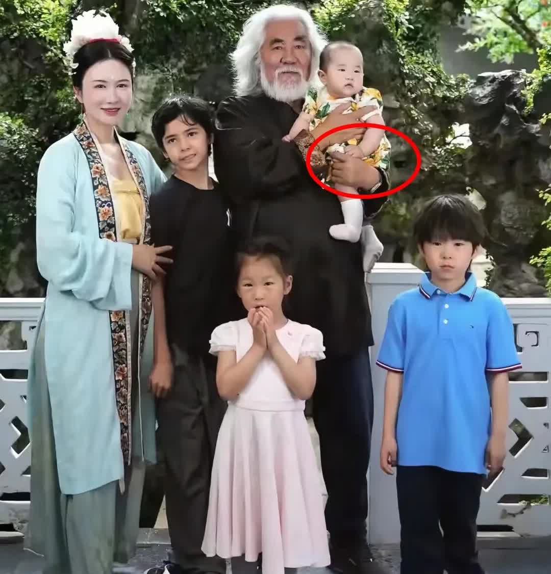 73岁张纪中三段婚姻揭秘：男人可以矮丑，但绝不能穷！经济实力才是婚姻硬道理？