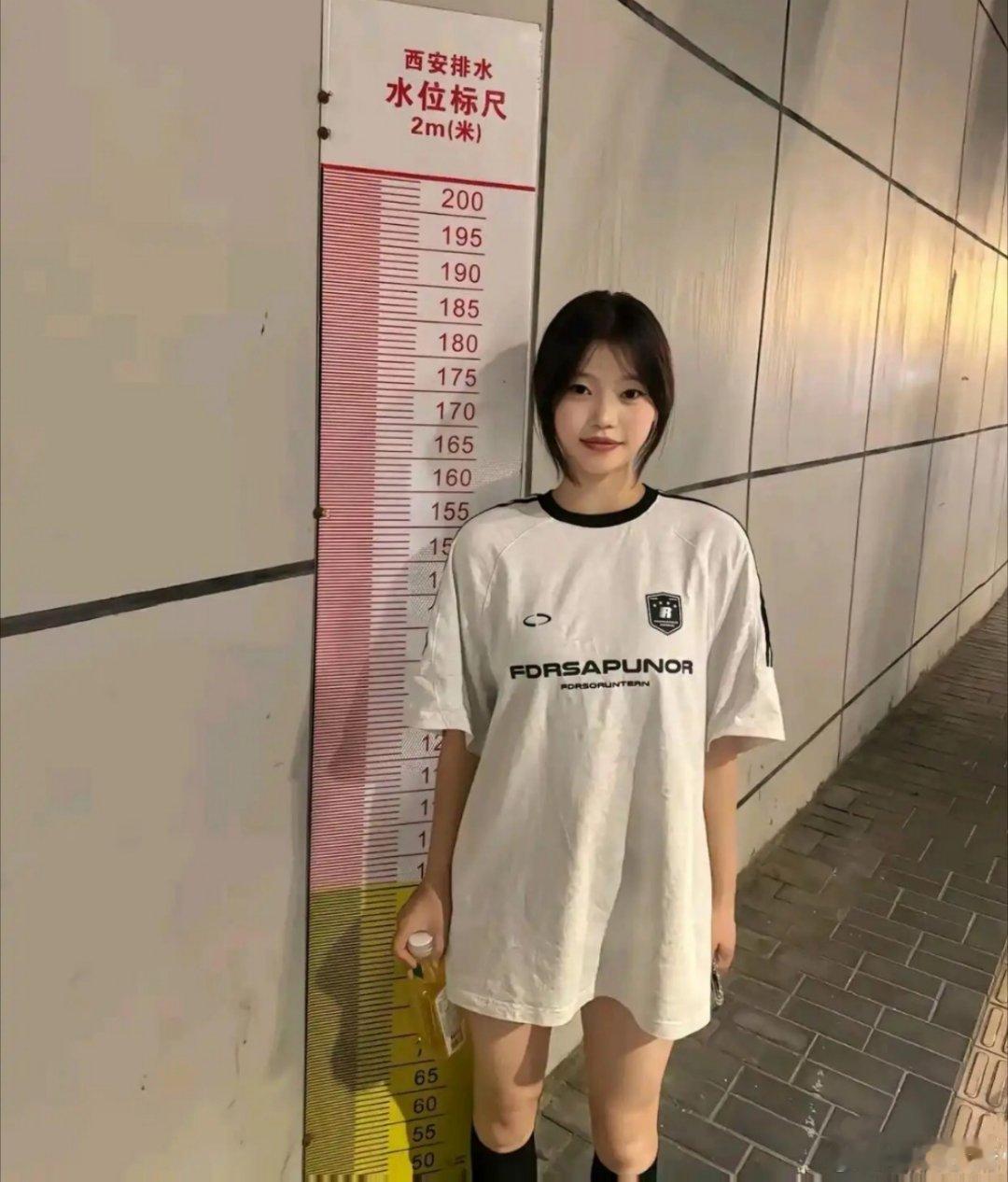 虽然很羡慕小妹这身高但是感觉太高不好找男朋友[捂脸哭][捂脸哭]​​​