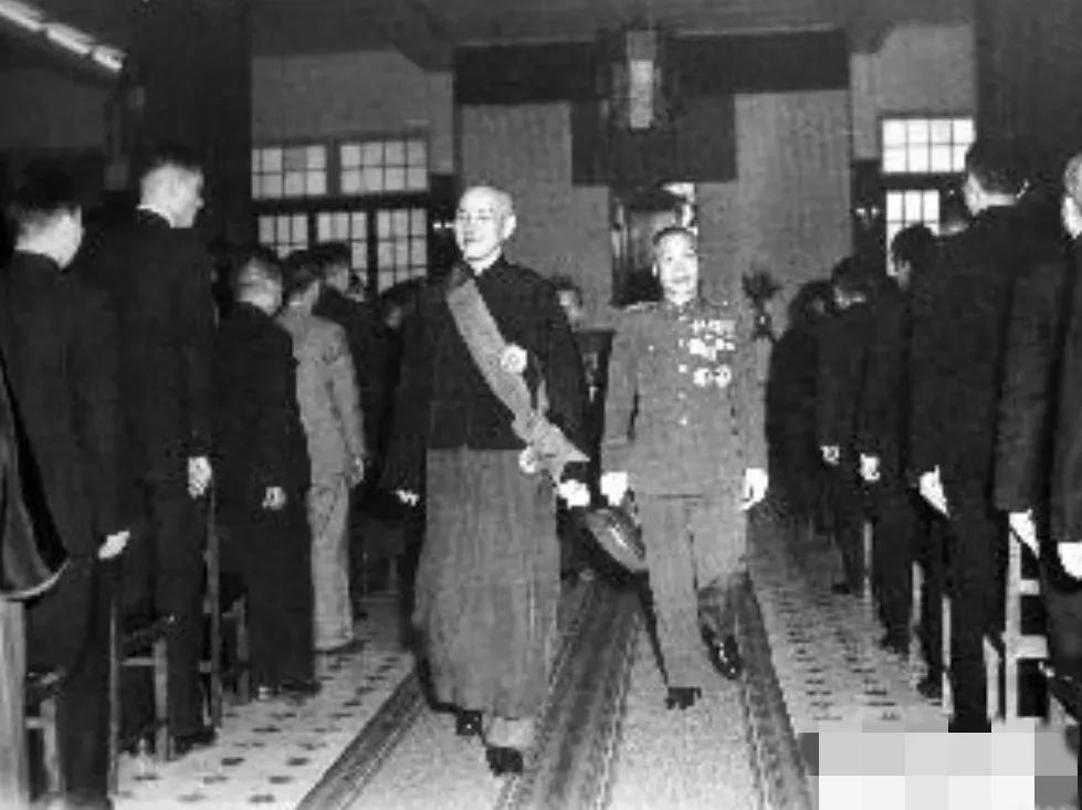 1948年5月20日，南京举办了一场特殊的就职典礼，蒋介石当总统，李宗仁当副总统