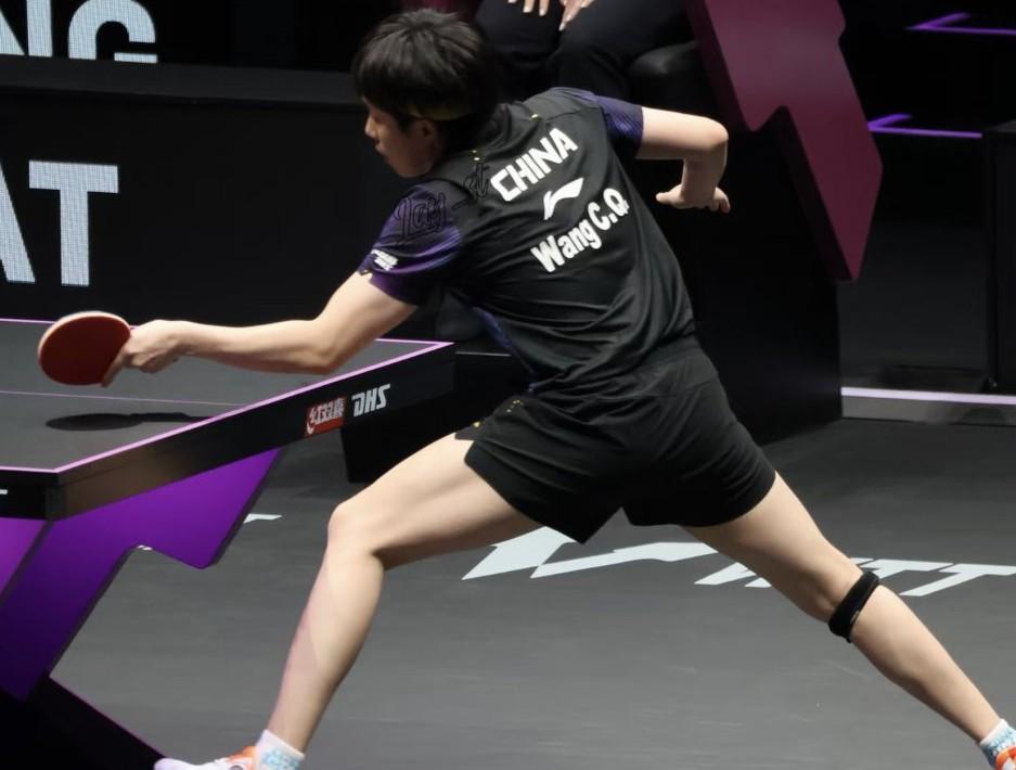 我表妹去看了重庆冠军赛她说王楚钦根本不像电视里那样球迷总说他长又高又帅，