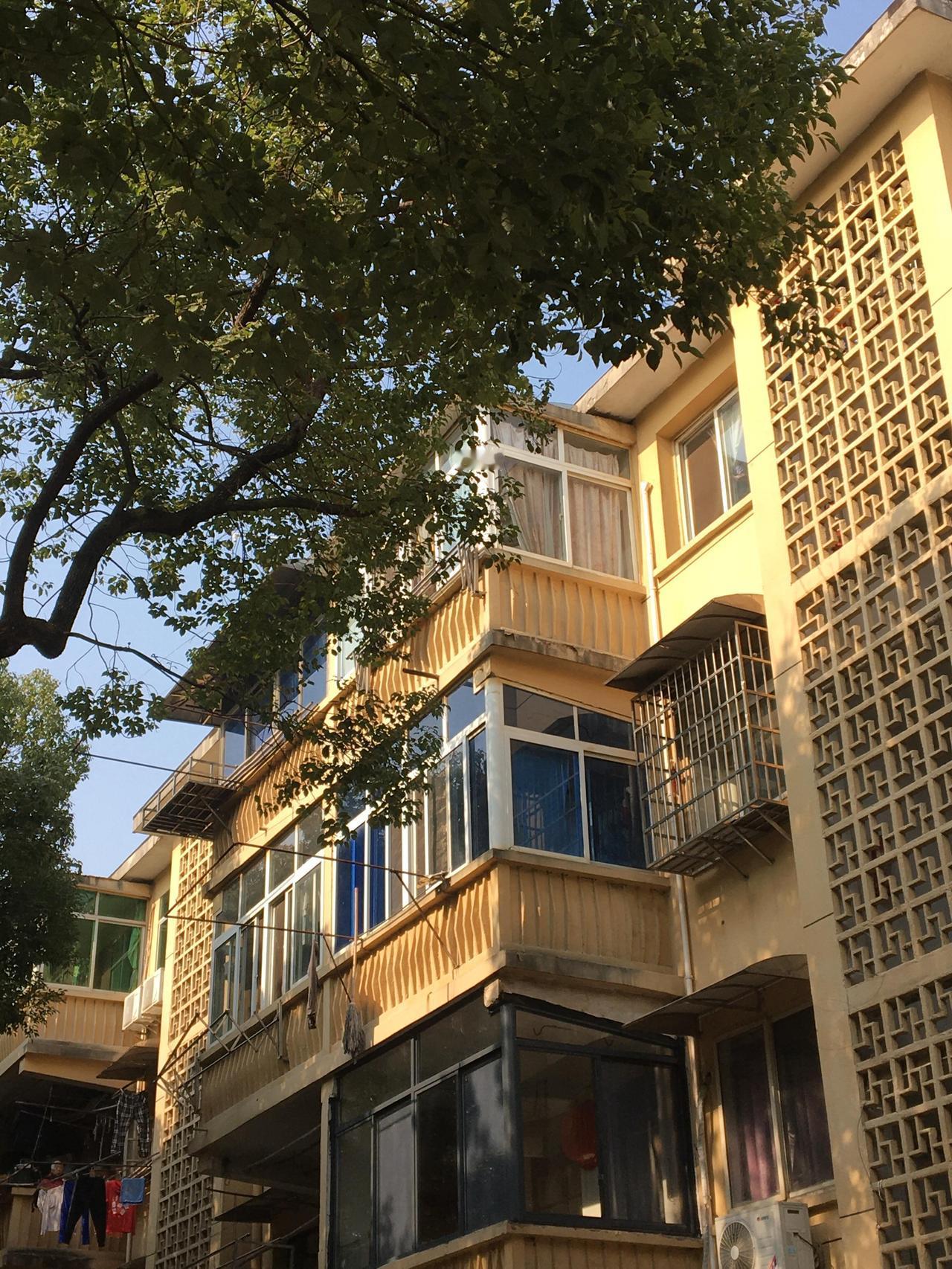 新房与二手房相比，各有哪些优缺点?购房者怎么选择?说实话，我更偏向二手房。