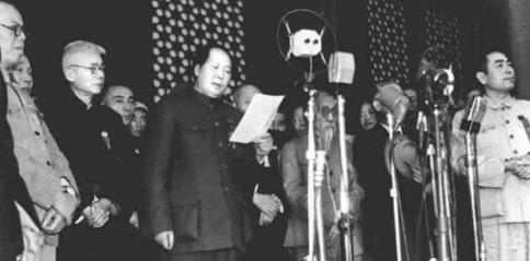 刚成立的新中国在国际上的地位很低吗？恰恰相反，现在的人很难想象，在上世纪50年代