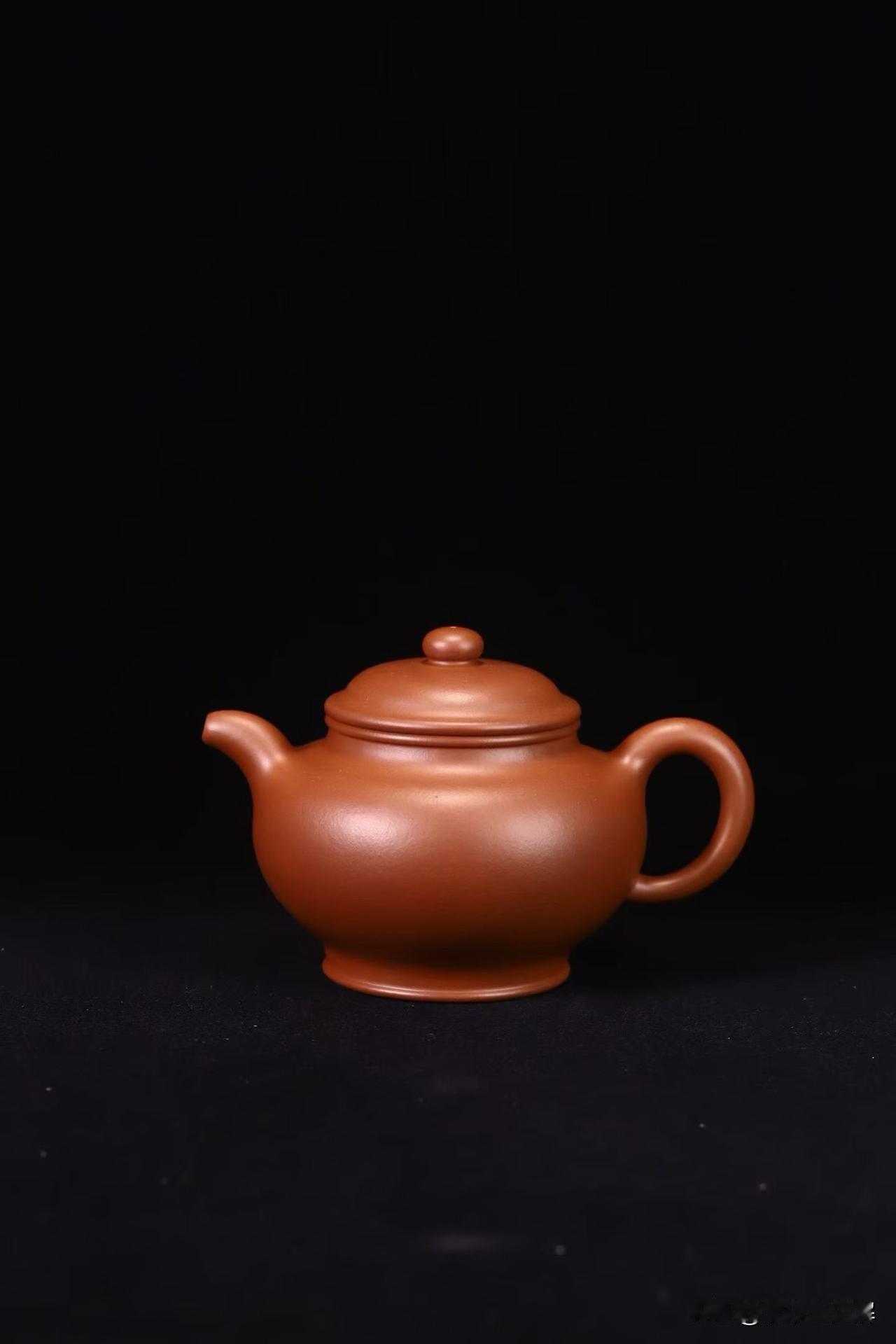 紫砂壶为什么会发霉？是泥料问题吗？昨天一位壶友发来照片：一把紫砂壶两三个月没用