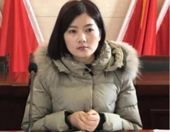 还记得李佩霞吗？江西万年县的李佩霞案子过去两年多了，她因受贿罪被判3年，罚金20