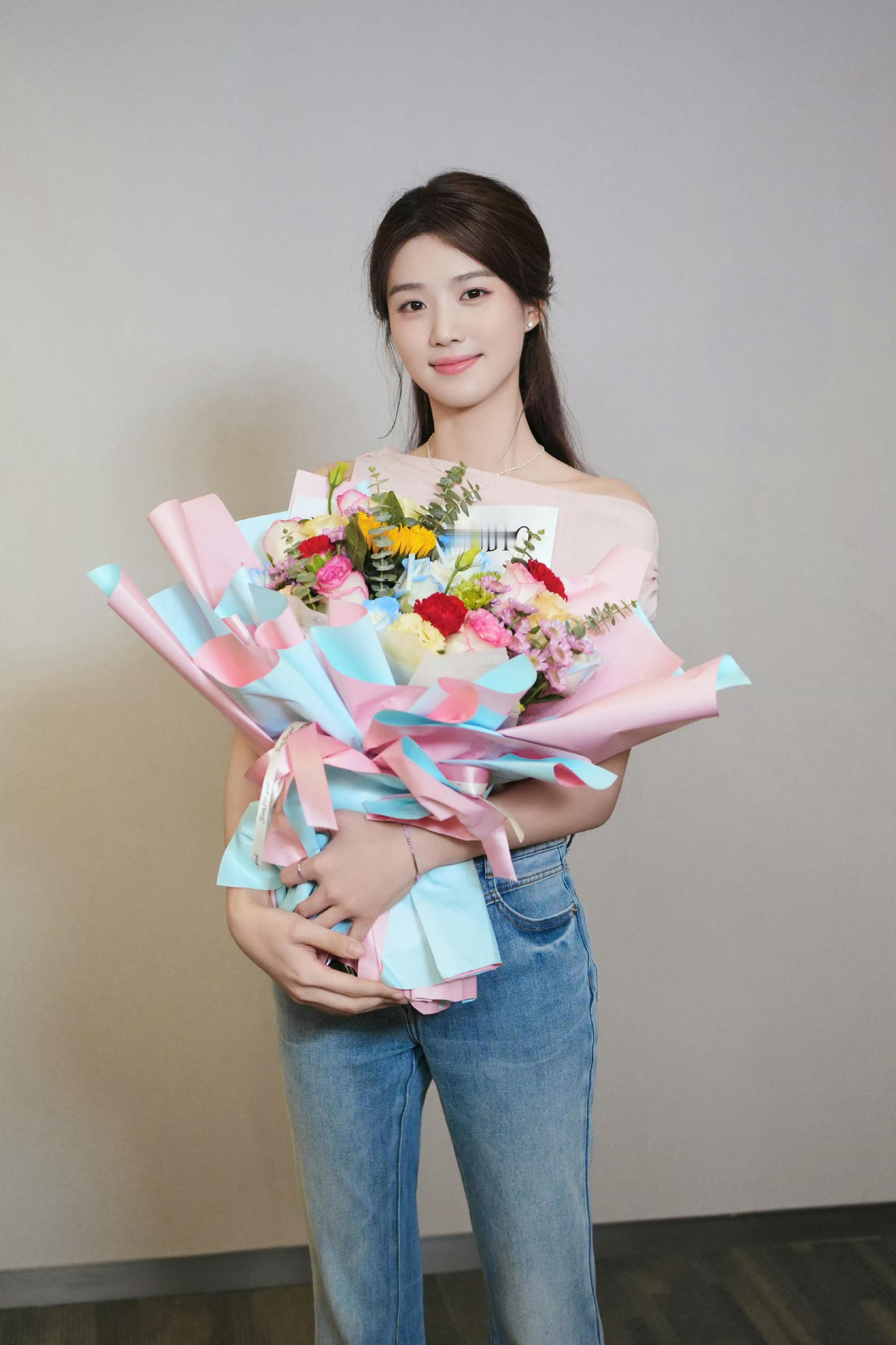 卢昱晓折月亮杀青快乐！期待早日见到云厘