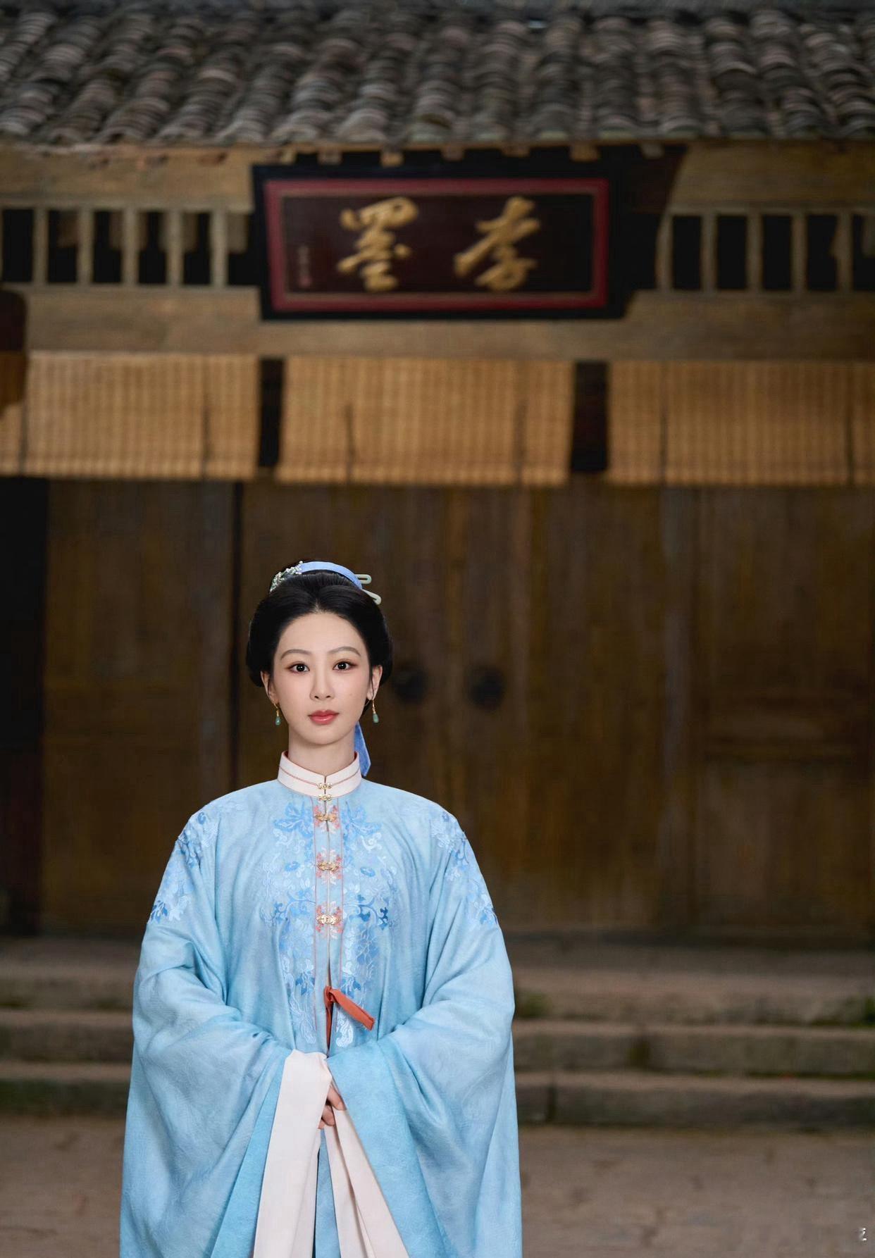 1.陈坤跟周迅两个人私下里脾气差不多，他们只要不合作拍戏，就能是非常好的朋友，因