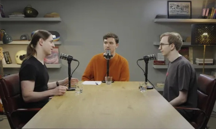 神经生物学家弗拉基米尔·阿里波夫就不同项目的电竞选手智商话题展开探讨，这位科学家