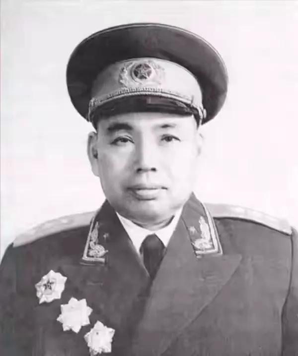 1955年，许世友任南京军区司令员，茅台酒由警卫员代为购买。一年后，他前往贵州调